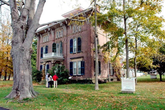Henderson Hall corner